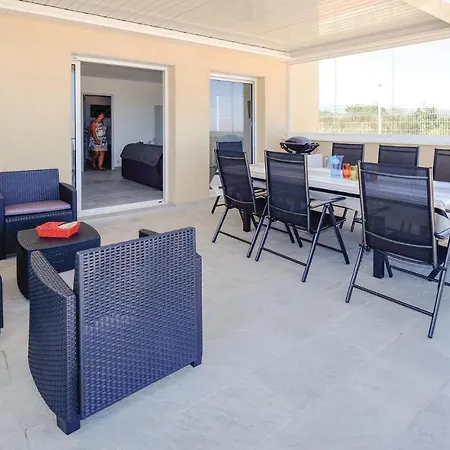 Appartement Four-bedroom In Porticcio *
